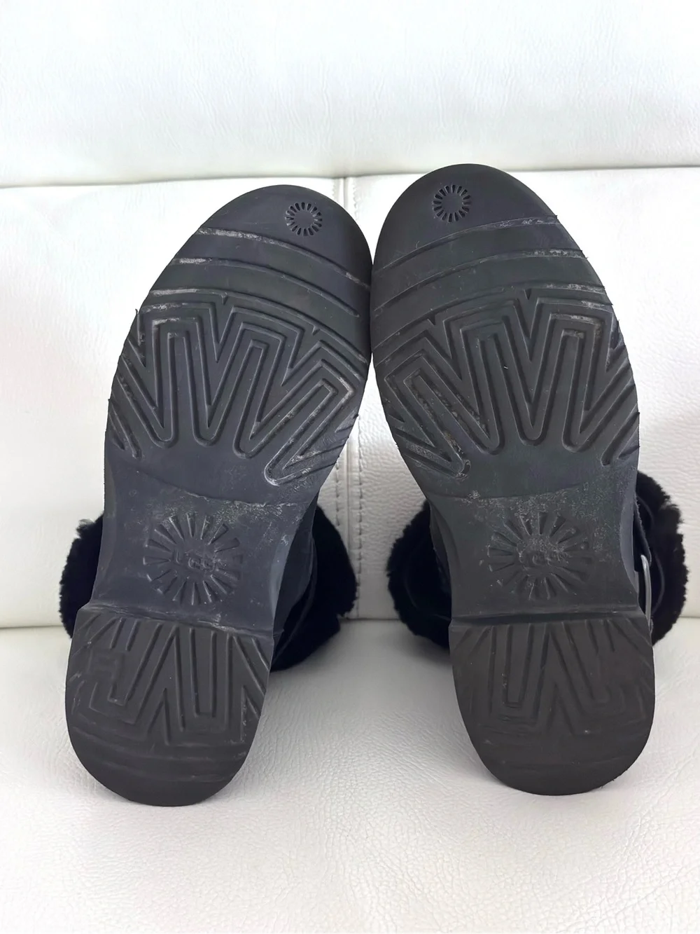 UGG Cedric Sheepskin Winter Black Boots size 6M